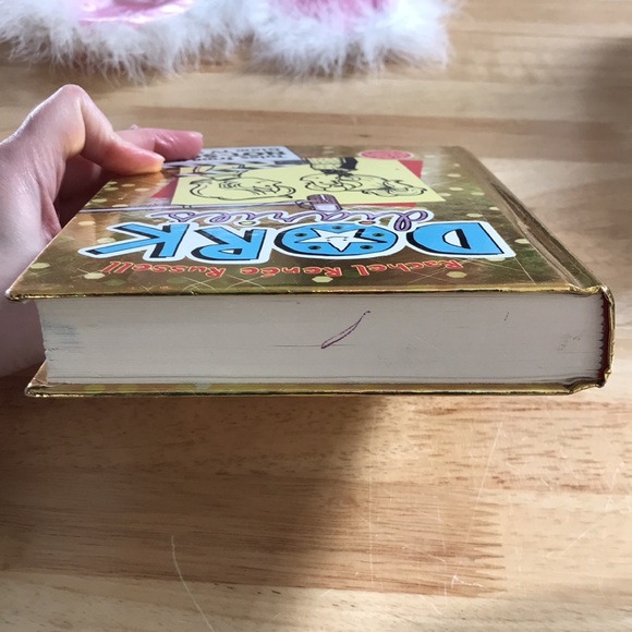 ☘️2 for $10 Sale☘️Dork Diaries #7 Tales from a Not-So-Glam Tv Star, ages 9-13 - Picture 10 of 15